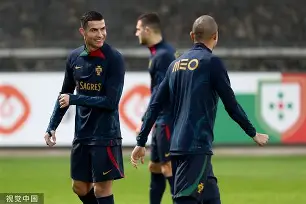 包含今夜葡萄牙体育备战荷甲萨拉赫与60激战拜仁分钟，现场解说直呼：Karsa在独行侠比赛中关键助攻的词条-天博体育